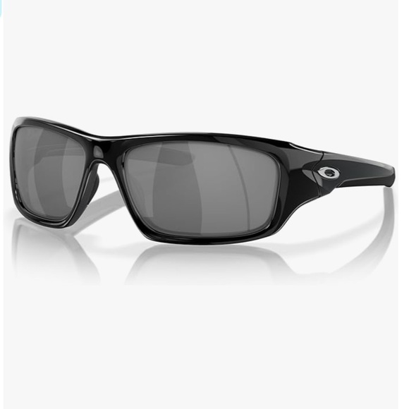 OAKLEY OO9236-01 VALVE RECTANGULAR POLISHED BLACK SUNGLASSES NEW IN CASE NO TAGS